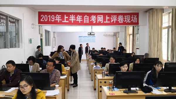 评卷现场秩序正规.jpg